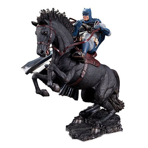 The Dark Knight Returns A Call to Arms Mini Battle Statue